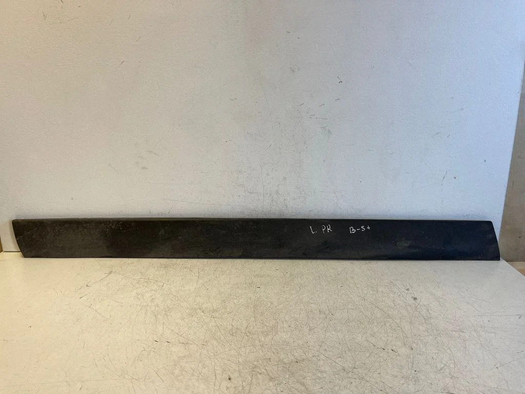 Front door trim (molding) 3B0854939B – Volkswagen Passat B5.5 (2001-2005)