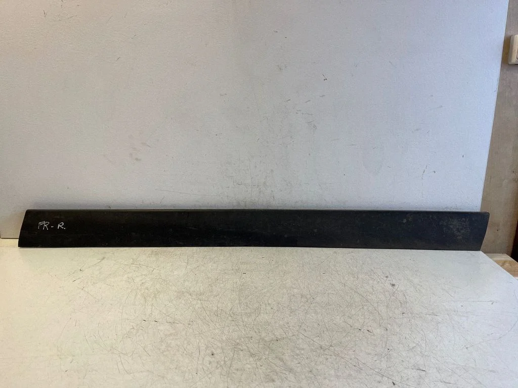Front door trim (molding) 3B0854940 – Volkswagen Passat B5.5 (2001-2005)