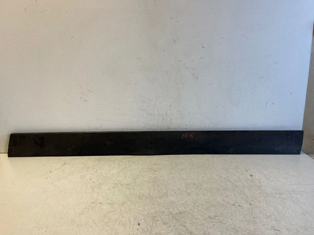 Front door trim (molding) 3B0854940 – Volkswagen Passat B5.5 (2001-2005)