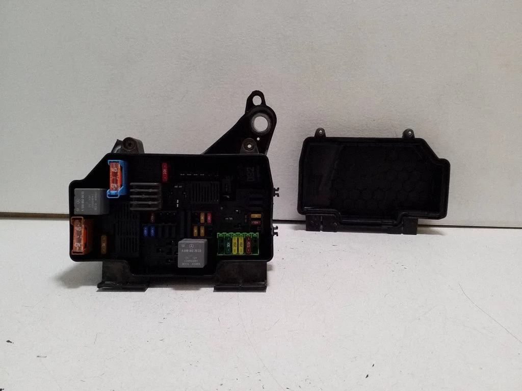 Fuse box set A2055402428