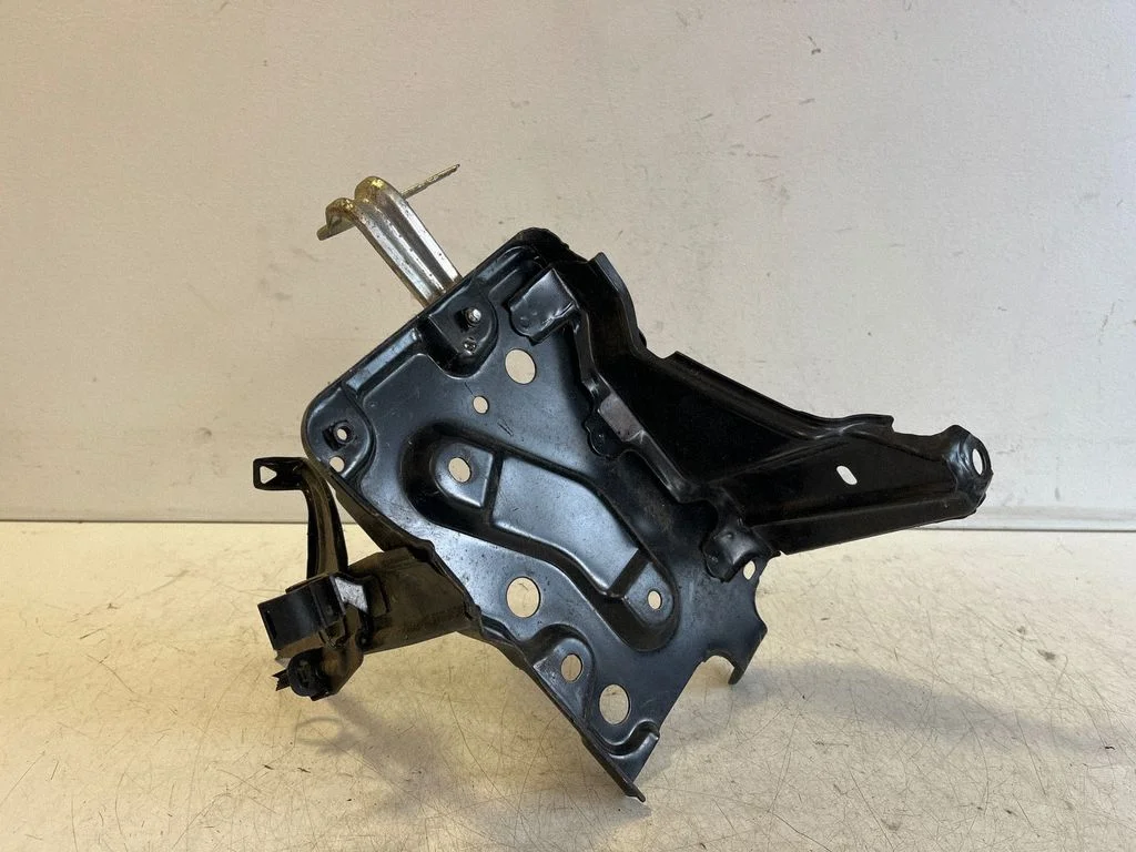 Battery tray – Toyota Yaris (2006-2011)