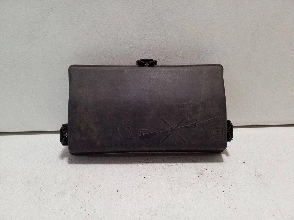 Fuse box cover 13222784
