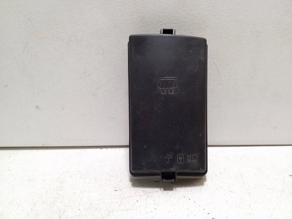 Fuse box cover 5Q0937132A