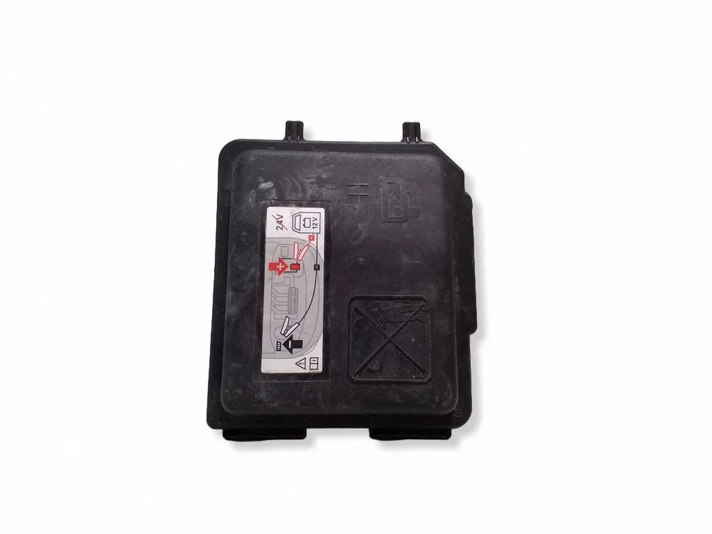 Fuse box cover 9824510780 – Opel Mokka X (2019-)