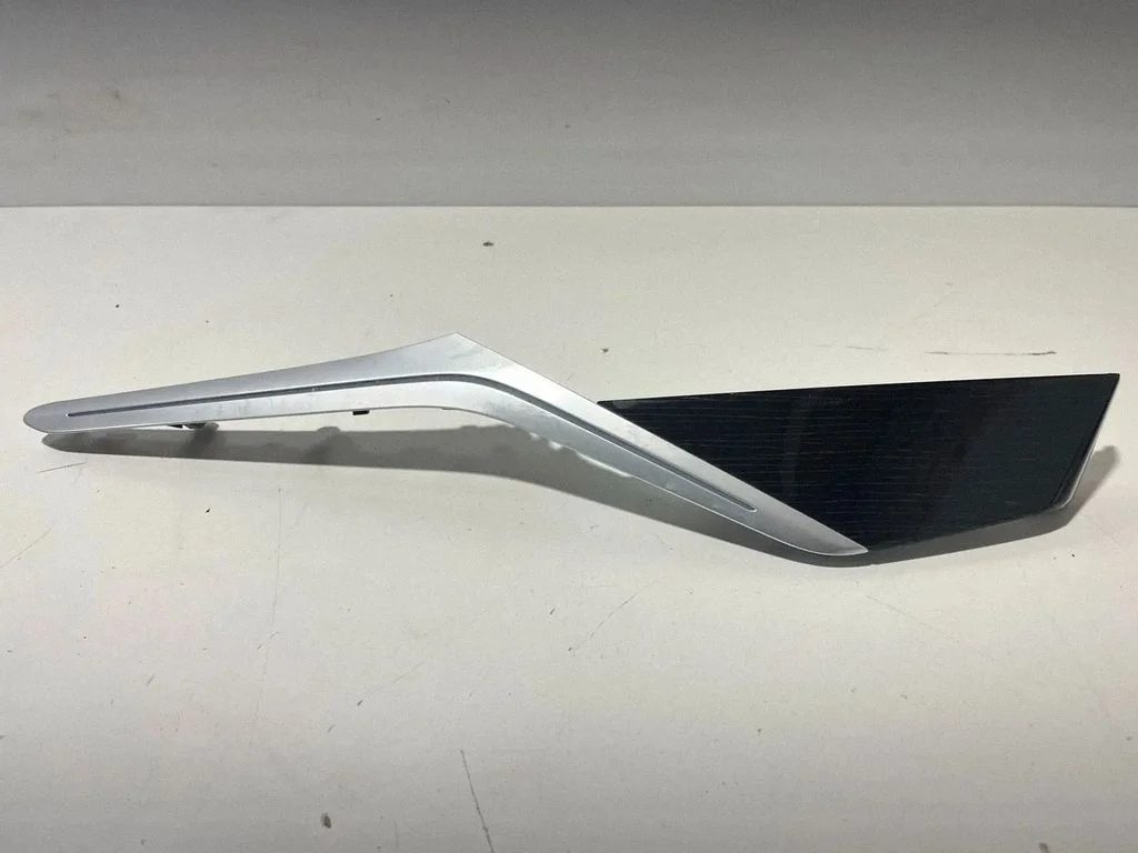 Eesmiste uste sisevooder 5570500 – BMW X7 G07 (2018-)