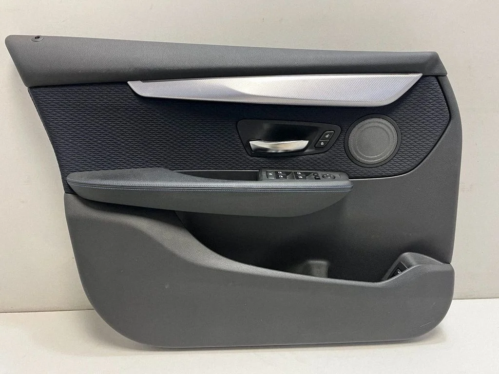 Eesmiste uste sisevooder 8064115 – BMW 2-seeria F45 (2014-2021)