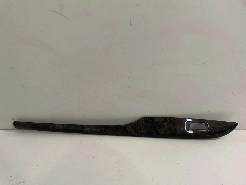 Priekšējo durvju apšuvums 1234567 – BMW 6. sērija F12 F13 (2010-2018)