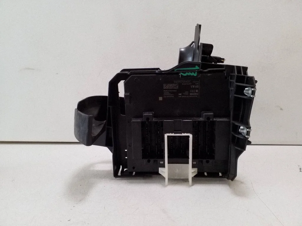 Comfort/convenience module 5Q0937084DC