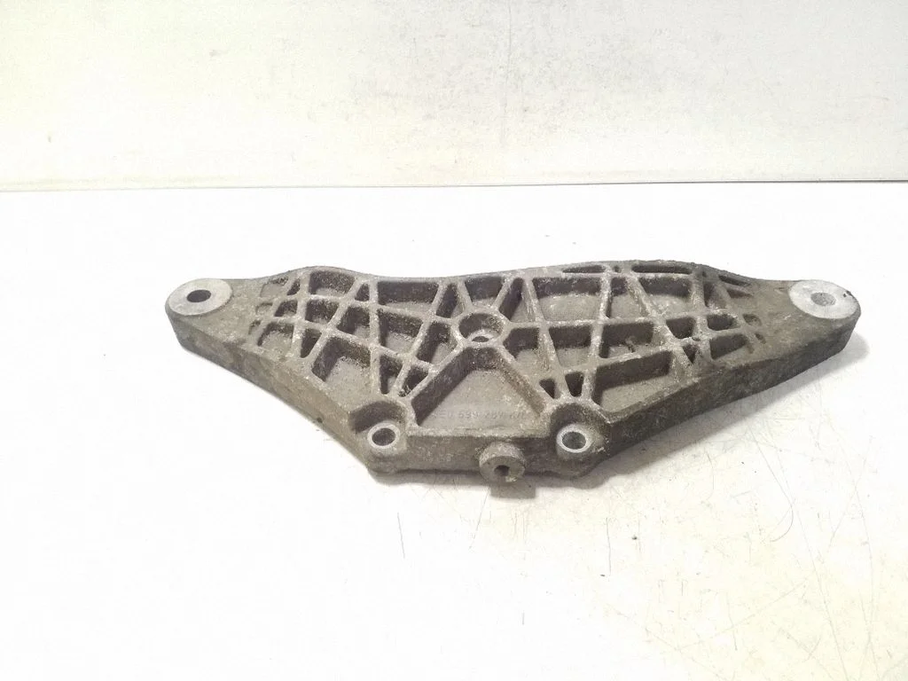 Rear differential/diff mount bracket – Audi A4 S4 B6 8E 8H (2001-2005)