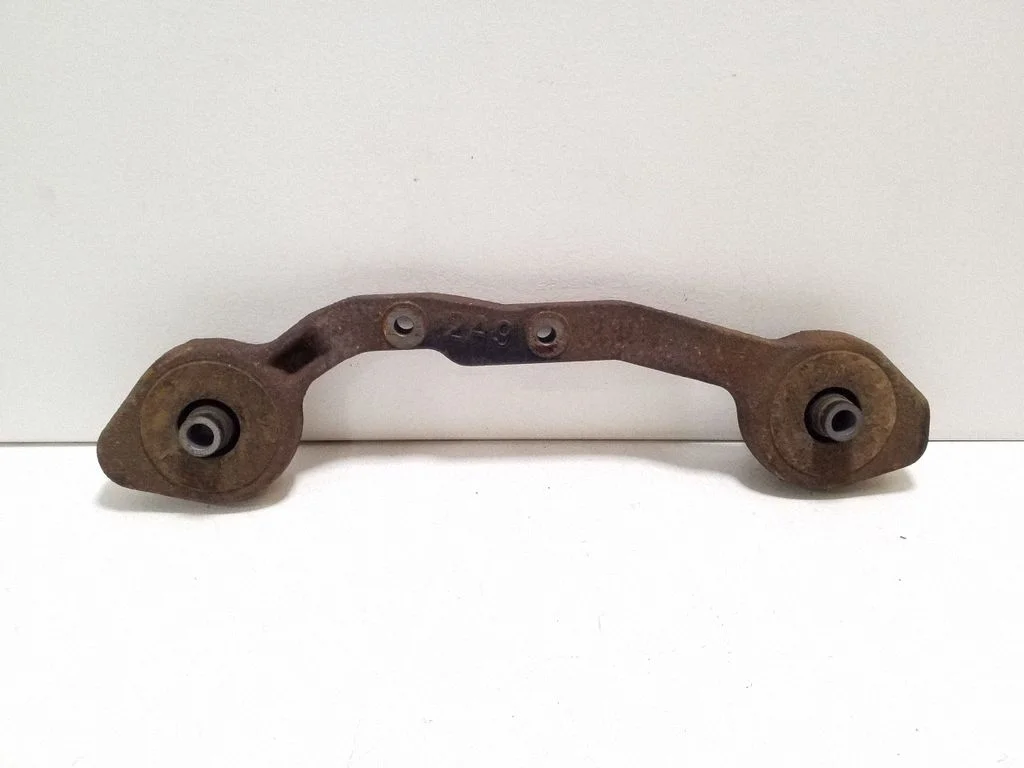 Rear differential/diff mount bracket 5239148110