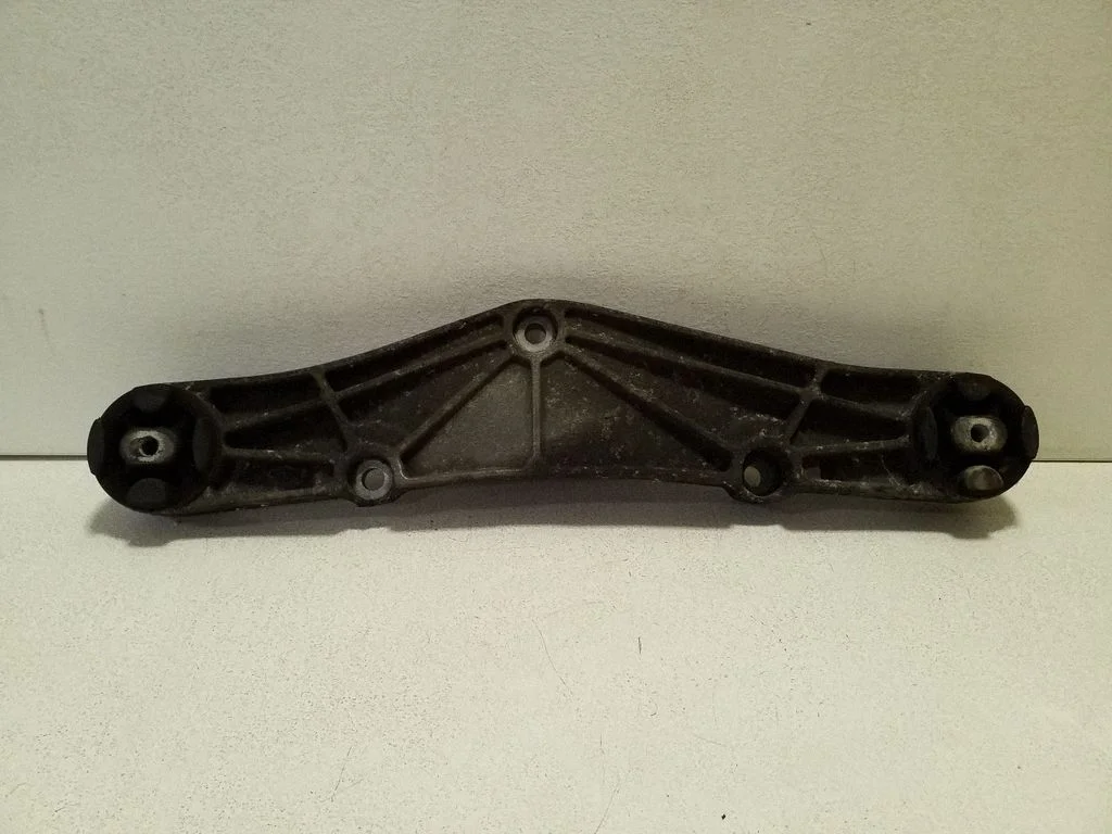 Rear differential/diff mount bracket 3D0599285B
