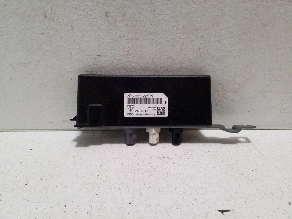 Aerial antenna amplifier – Porsche Cayenne (92A) (2010-2017)