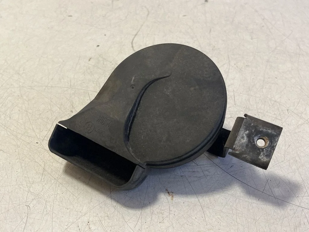 Horn signal E349042 – Volvo XC70 (2005-2007)
