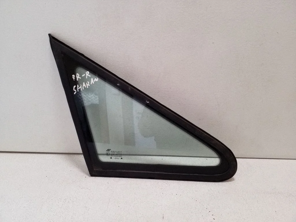 Front triangle window/glass – right