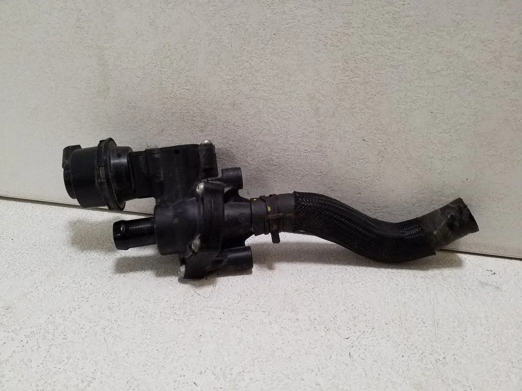 Jahutusvedeliku küttekeha juhtventiil 922304507R – Nissan Navara D23 (2015-)
