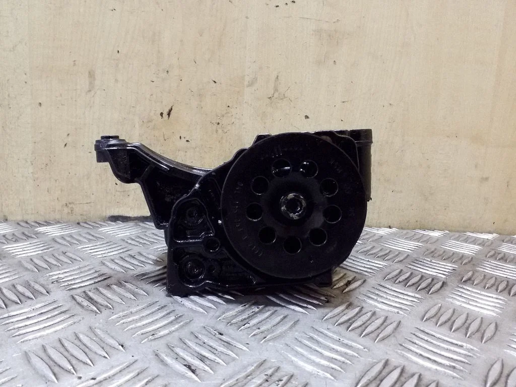 Oil pump 04L145305