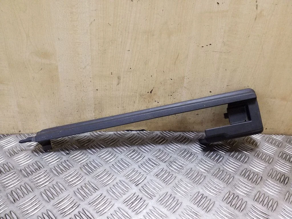 Front passenger seat rail trim 30662559 – Volvo XC90 (2007-2014)