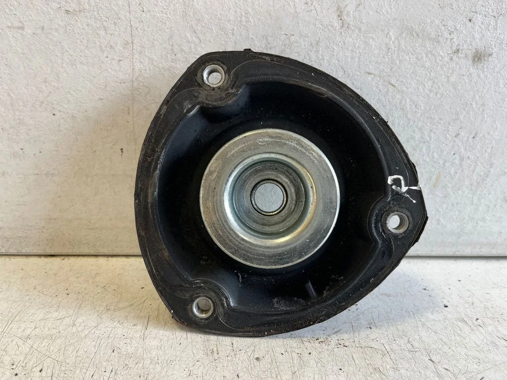 Górne mocowanie sprężyny 5Q0412331D – Audi A3 S3 8V (2013-2019)