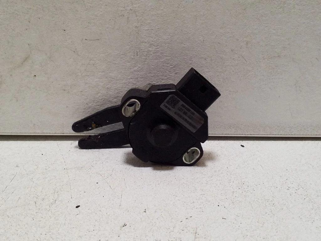 Clutch pedal sensor 93640B2100