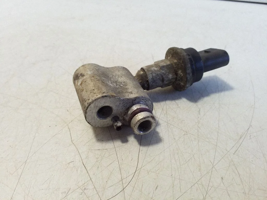 Air conditioning (A/C) pressure sensor