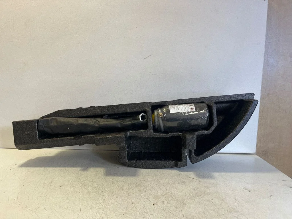 Tööriistakomplekt 4M0012120B – Audi Q7 4M (2015-)