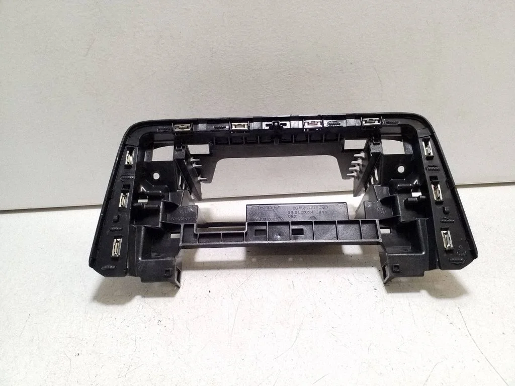Radio/GPS head unit trim 2GB858019