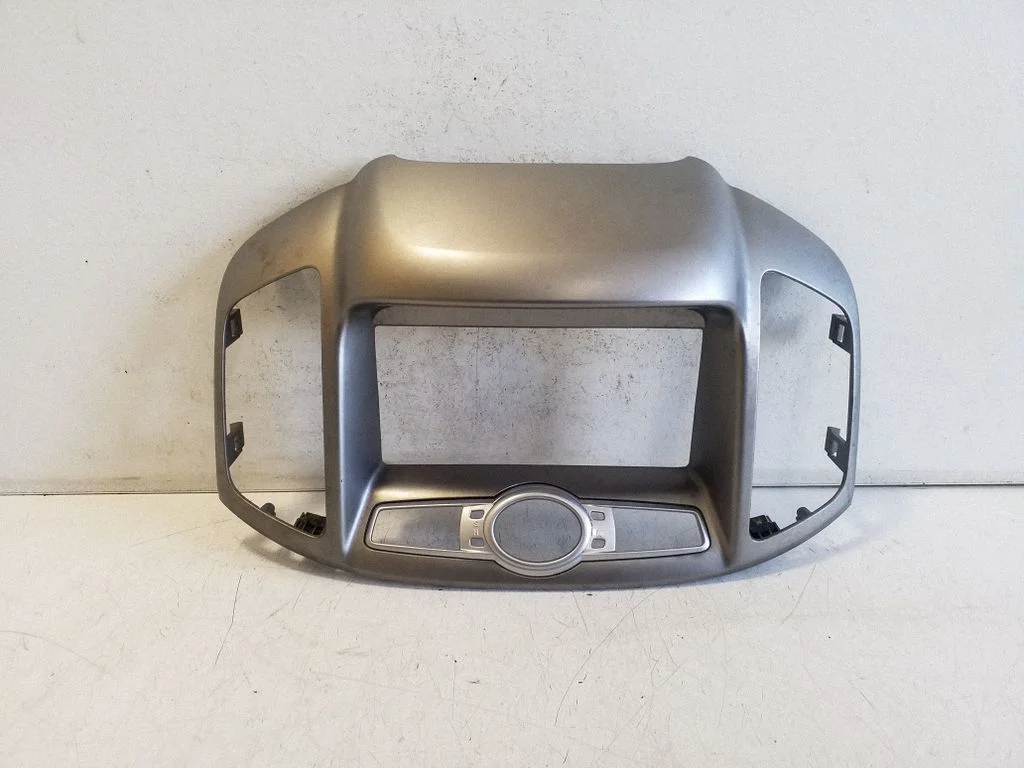 Radio/GPS head unit trim 20865682