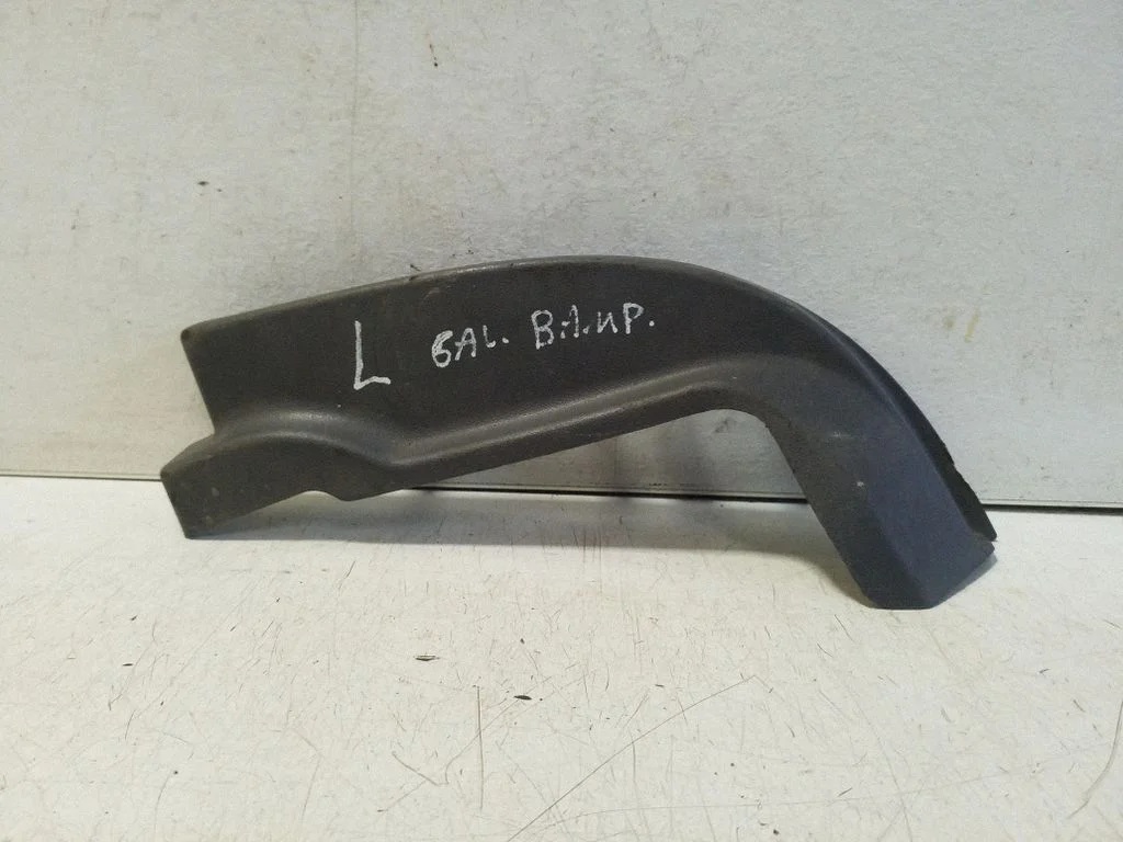 Rear bumper trim bar molding 7H0807833A