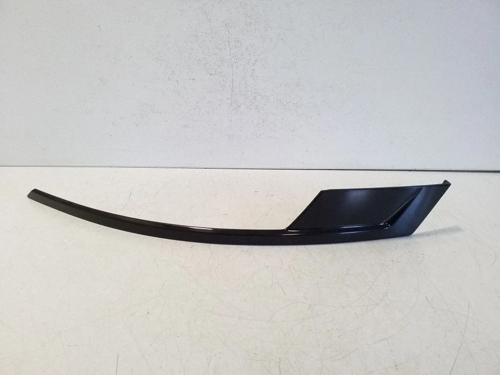 Rear bumper trim bar molding 32227708