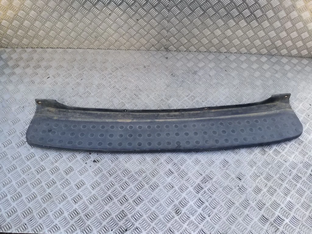 Rear bumper trim bar molding FNG4022D