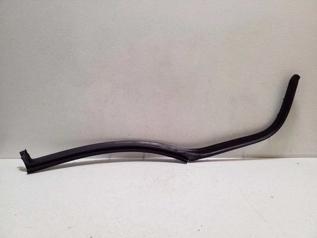 Rubber seal rear door 95B839762B