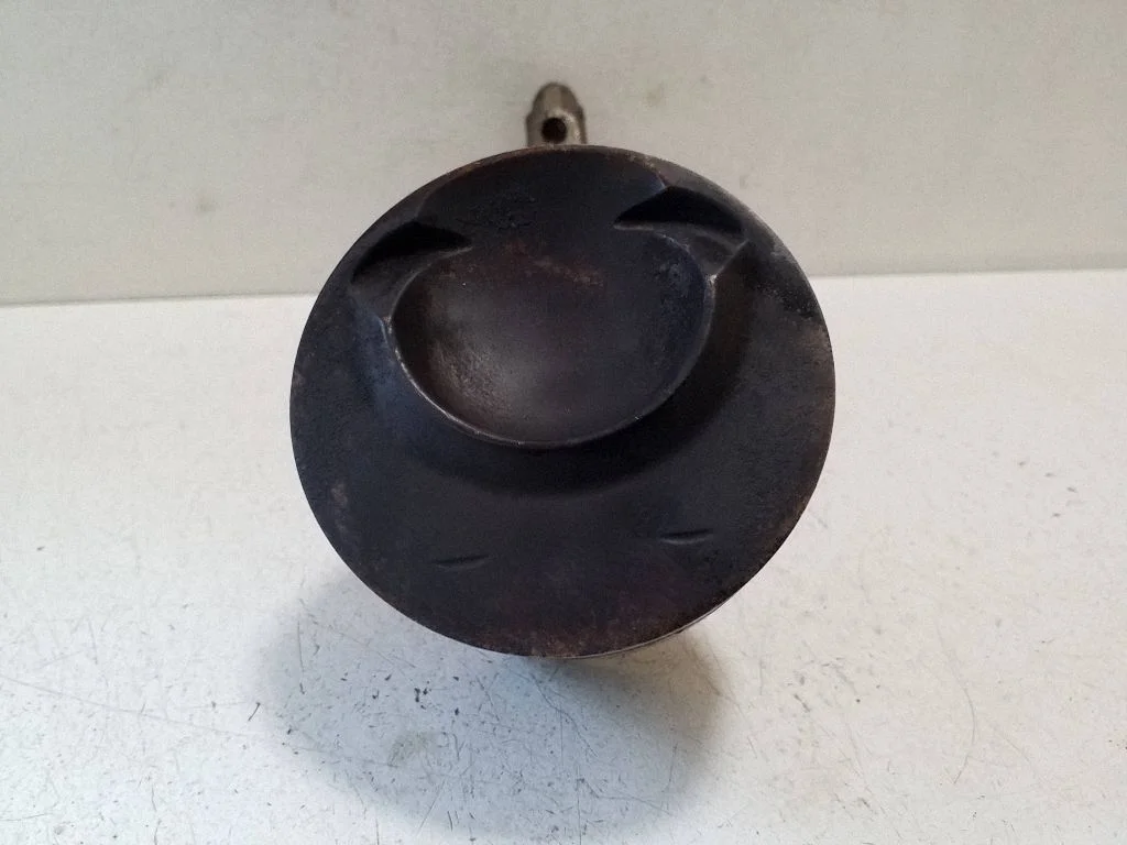 Piston with connecting rod