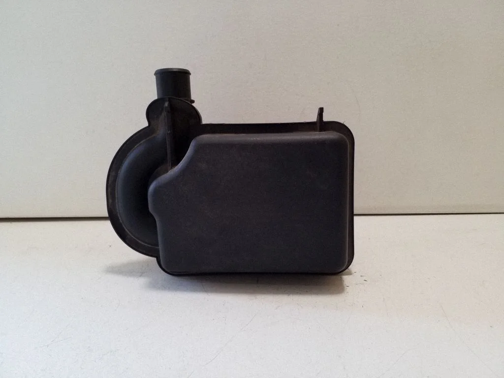 Intake resonator JB3G9F805CE