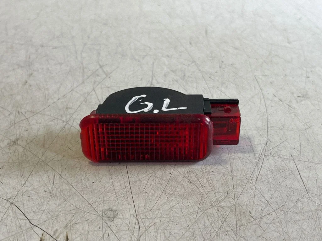 Tagaukse valgustustuli (sees) 6Y0947411 – Audi Q7 4M (2015-)