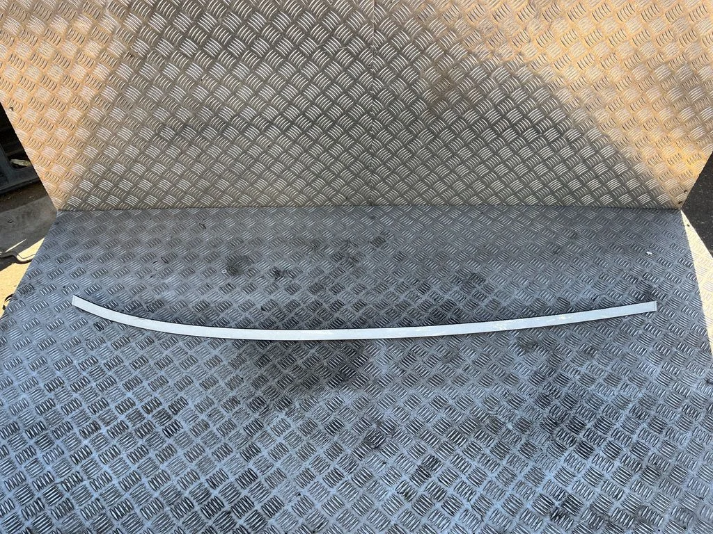 Jumta apdares līste „moldings" – labā