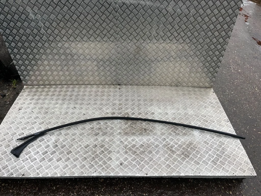 Roof trim bar molding cover – Porsche Taycan 9J1 (2019-)