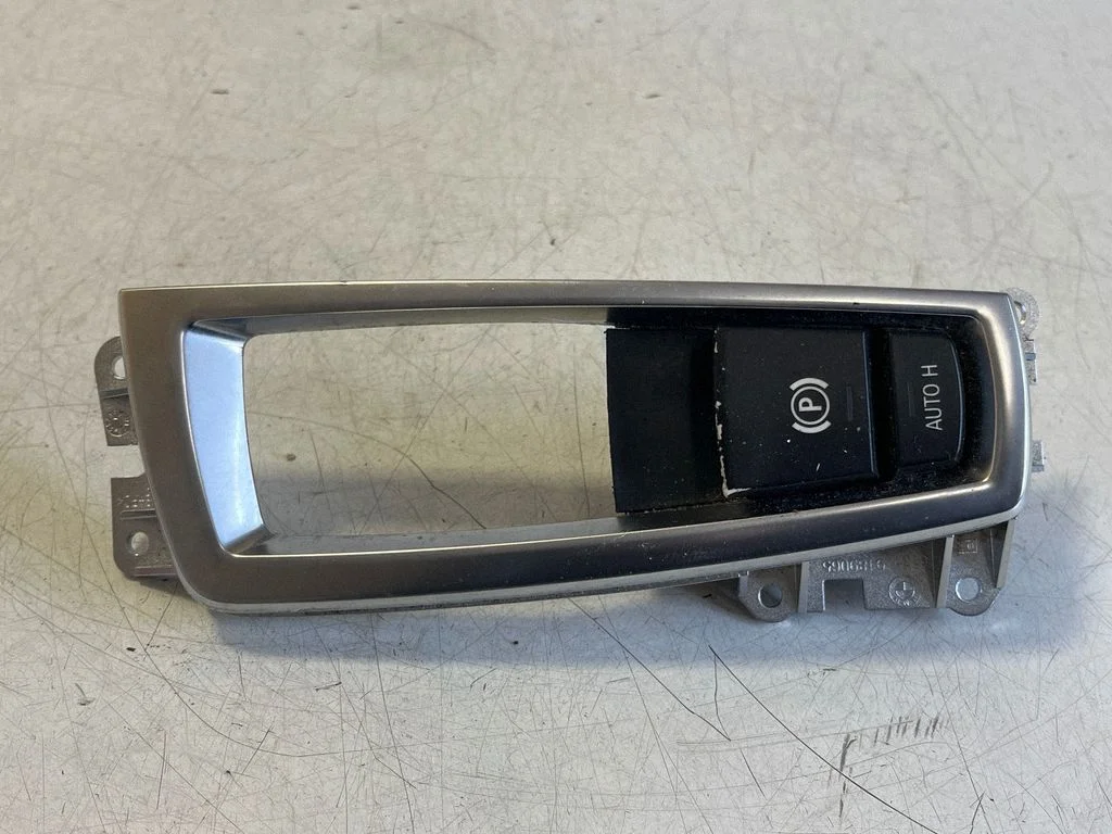 Przełącznik hamulca ręcznego – BMW X3 F25 (2010-2017)