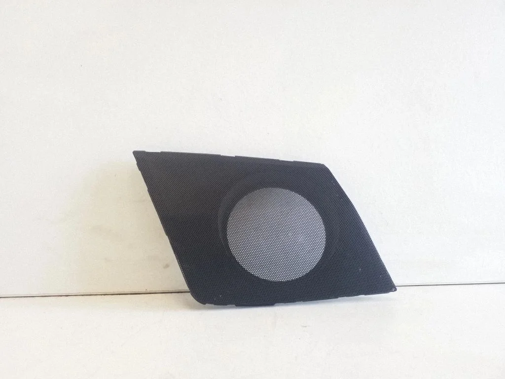 Subwoofer grill/trim – right