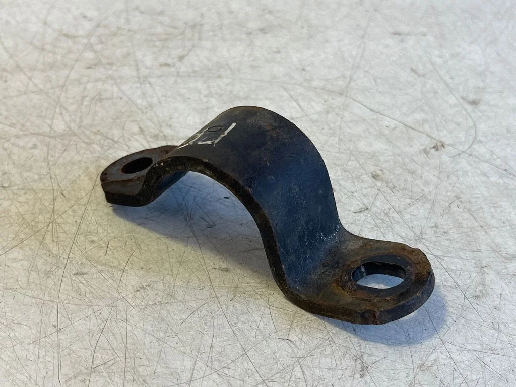 Sway bar bush bracket, front