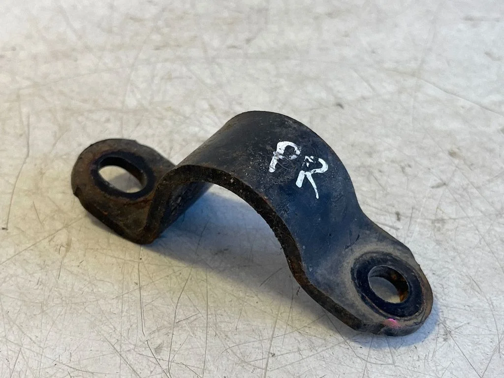 Sway bar bush bracket, front