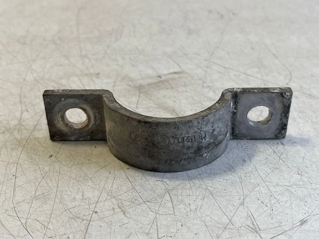 Sway bar bush bracket, rear 7L8511418