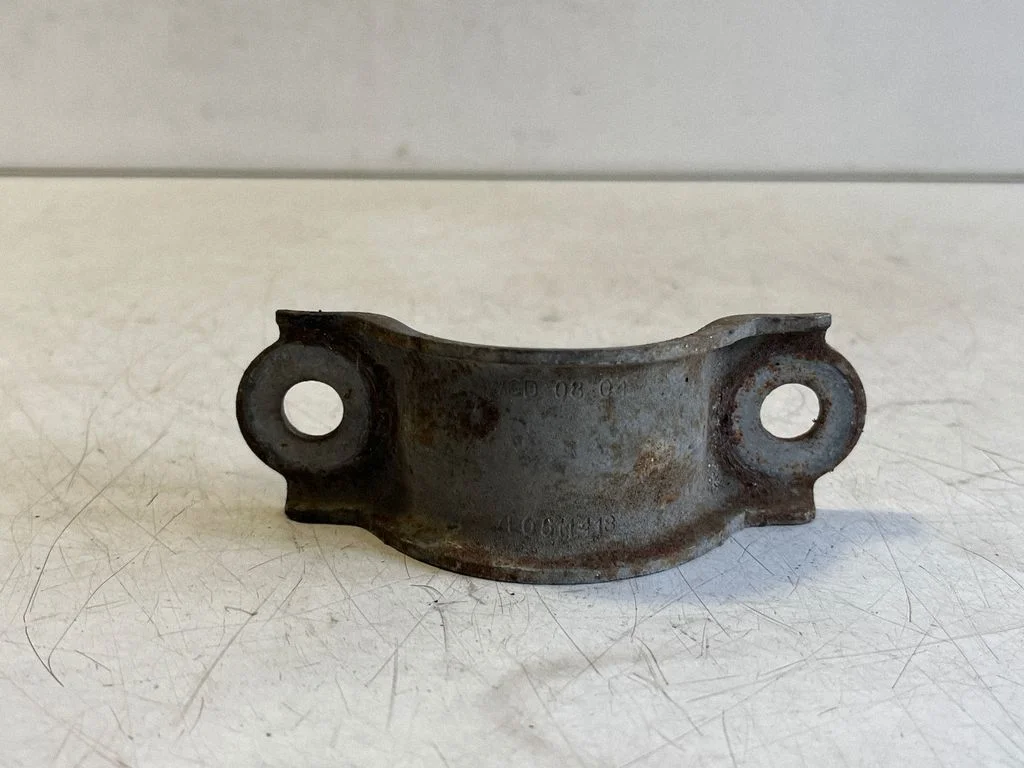 Sway bar bush bracket, rear 7L0511418