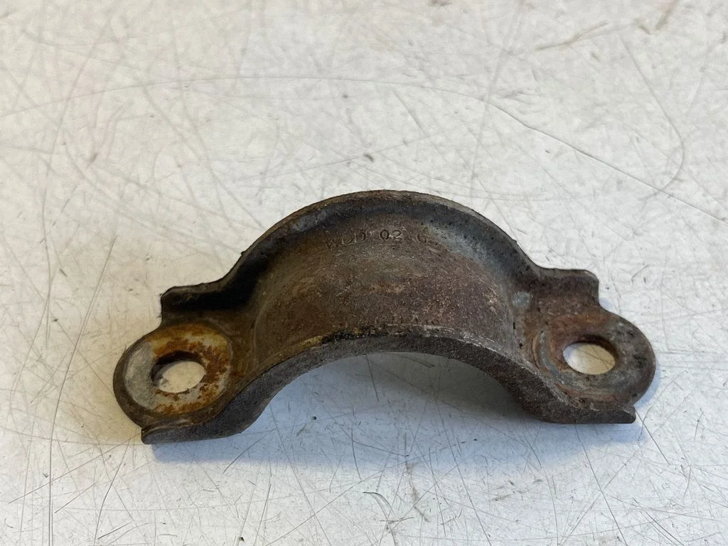 Sway bar bush bracket, rear 7L0511418