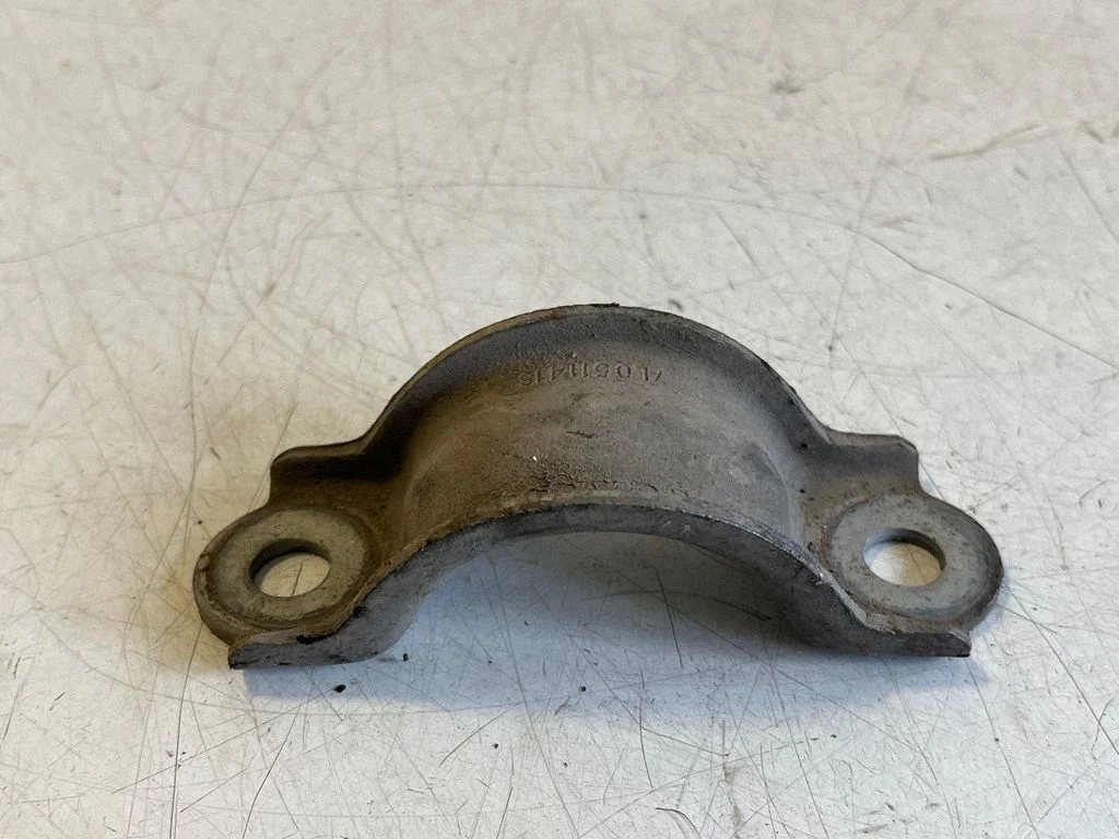 Sway bar bush bracket, rear 7L0511418
