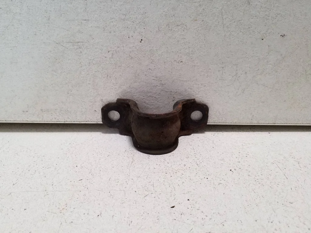 Sway bar bush bracket, rear – Honda CR-V (2002-2006)