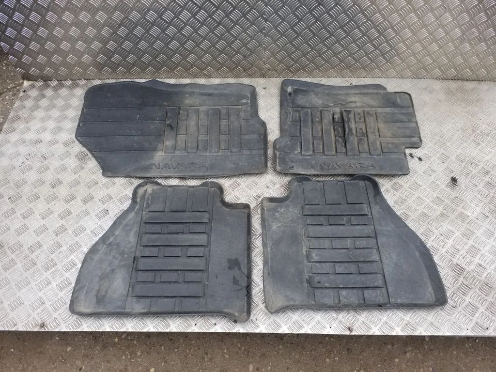 Põrandamattide komplekt KE7584K089 – Nissan Navara D23 (2015-)