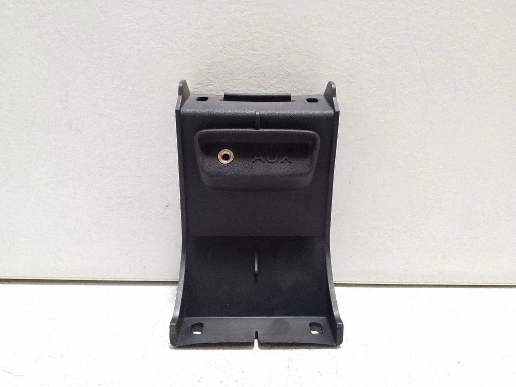 AUX in-socket connector AB3921045L70CBW