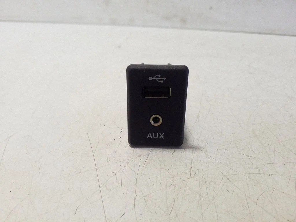AUX-pesa 795405004 – Nissan Navara D23 (2015-)