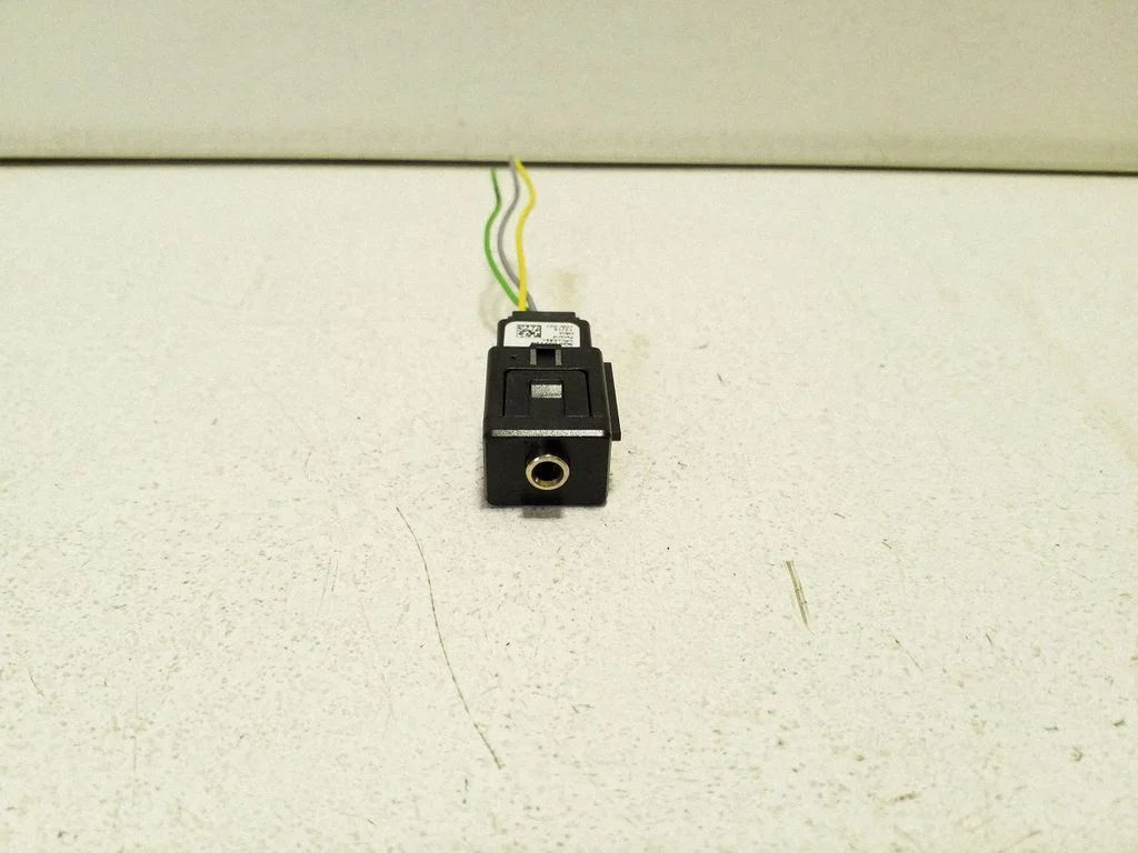 AUX-pesa 5Q0035724