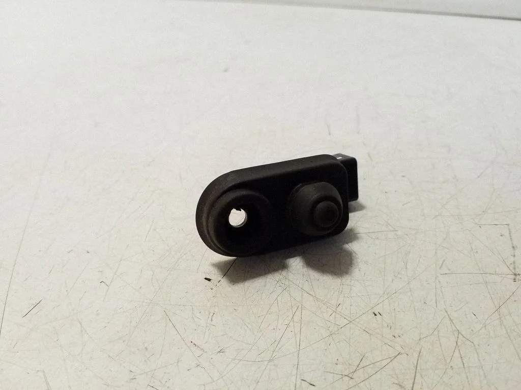 Front door sensor coupe 8D4C